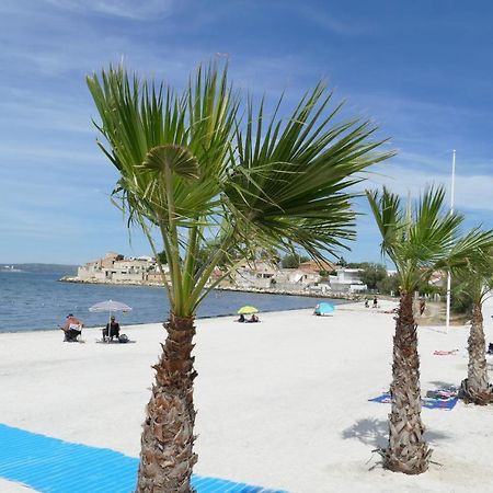 Le Provencal Apartment Saint-Mitre-les-Remparts ภายนอก รูปภาพ